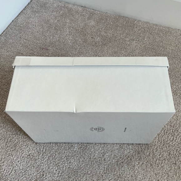 Manolo Blahnik shoe box - Picture 7 of 8